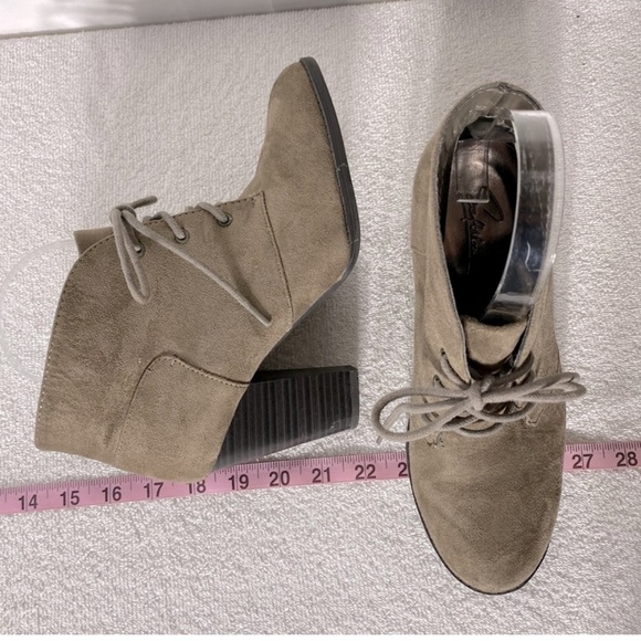 Soft Moc Taupe Faux Suede Lace Up Chunky Heel Ankle Boots Booties 8.5 - Picture 12 of 13